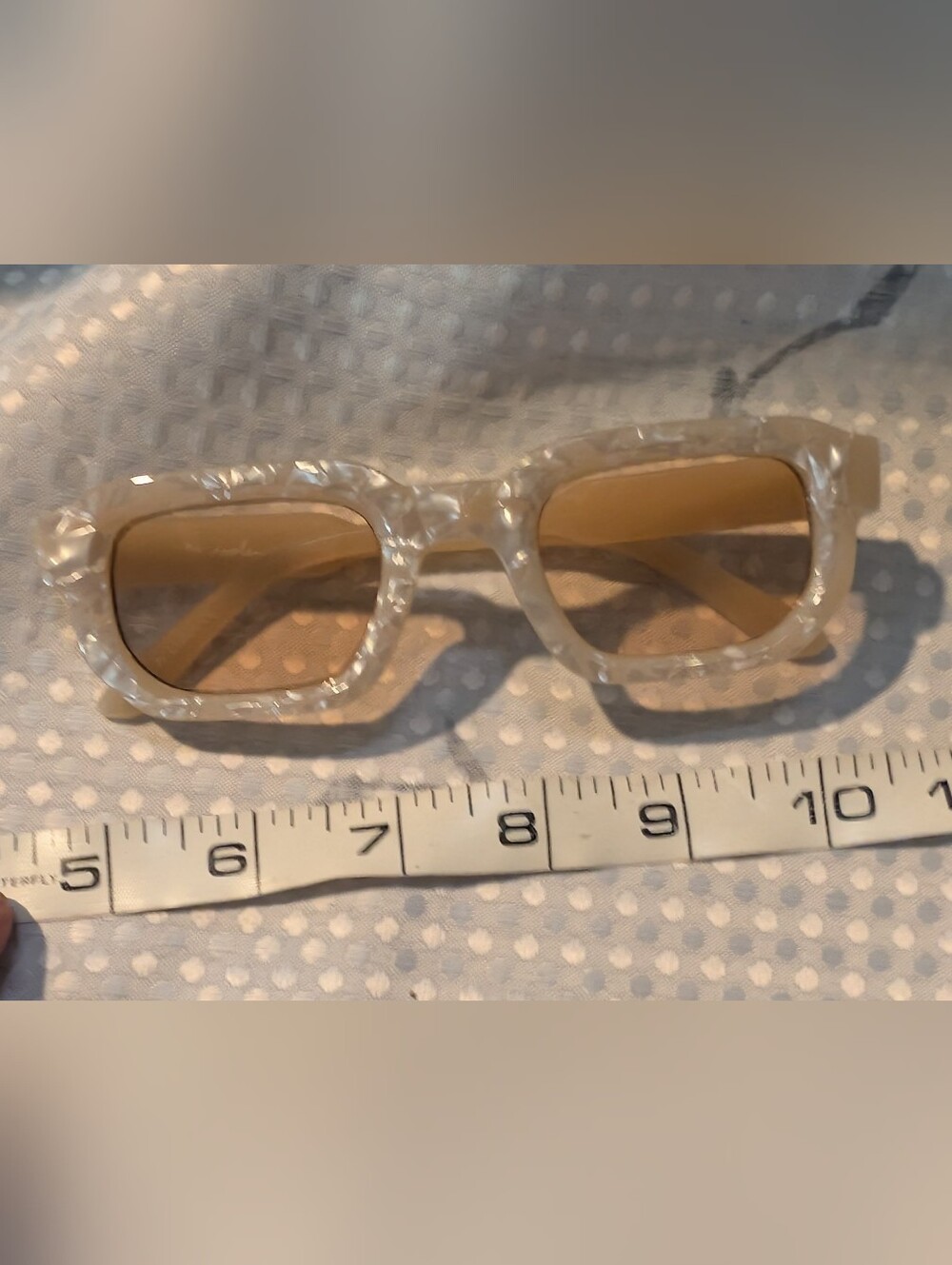 Clear Textured Glasses Frame Accent - Cream Tinted
